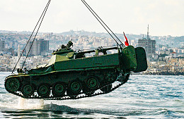 Ливан завлекает туристов танками