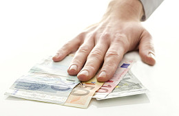 Курс евро – снова ниже 80 рублей. Летим в Грецию?