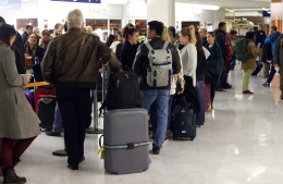 В Греции бастуют авиадиспетчеры и работники общественного транспорта