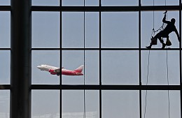 Цены на авиабилеты в Крым из городов России могут удивить москвичей